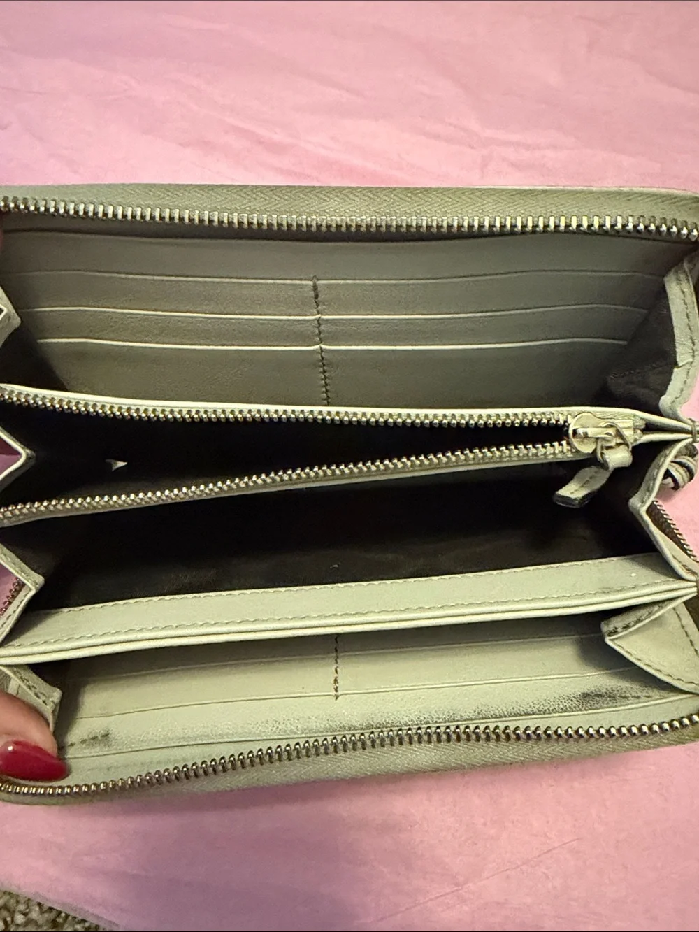 GUCCI Microguccissima Pattern Bree Leather Zip Around Wallet. Pre-loved